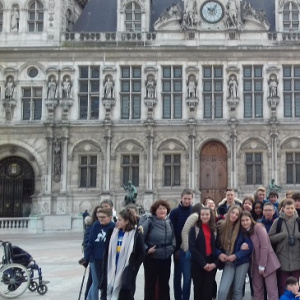 Devant la mairie de Paris